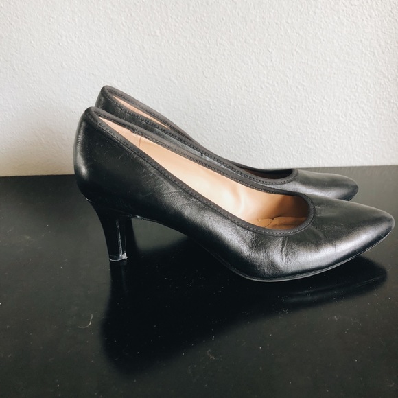 Basic Black Heels - Picture 2 of 4